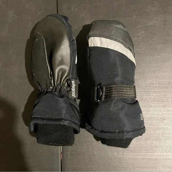 Champion Kids Winter Mittens Black Waterproof Size 4/7 - Picture 1 of 6